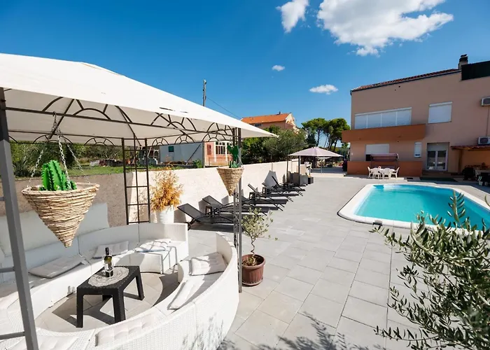 Appartement Family-friendly With Swimming Pool Sukosan, Zadar - 23934 Sukošan