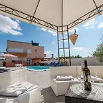 Apartmán Family-friendly With Swimming Pool Sukosan, Zadar - 23934 Sukošan