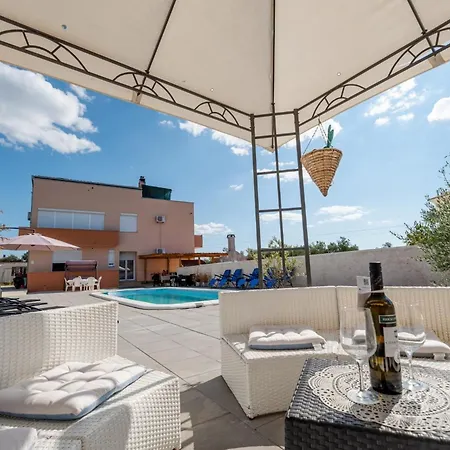 דירה Family-friendly With Swimming Pool Sukosan, Zadar - 23934 Sukošan