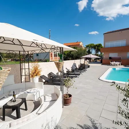 דירה Family-friendly With Swimming Pool Sukosan, Zadar - 23934 Sukošan